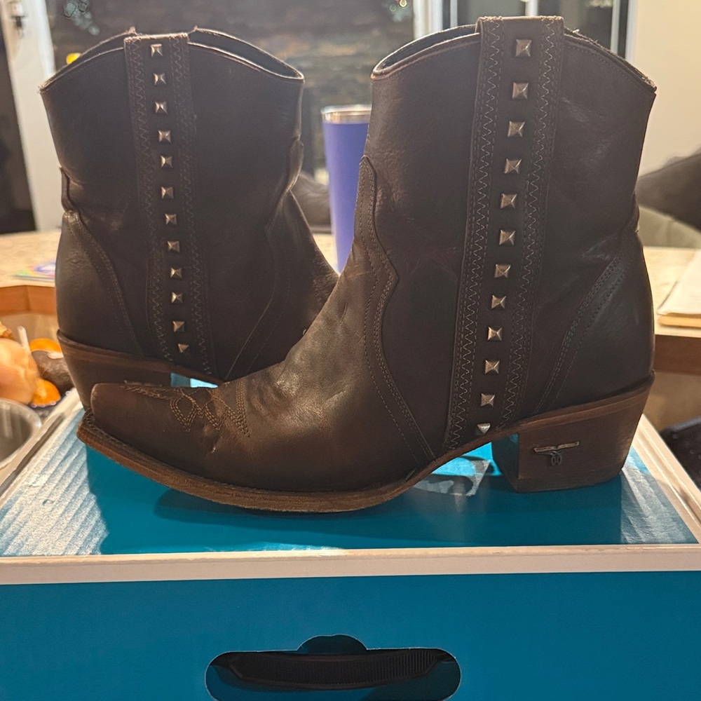 Studded cognac Leather Ankle Boots